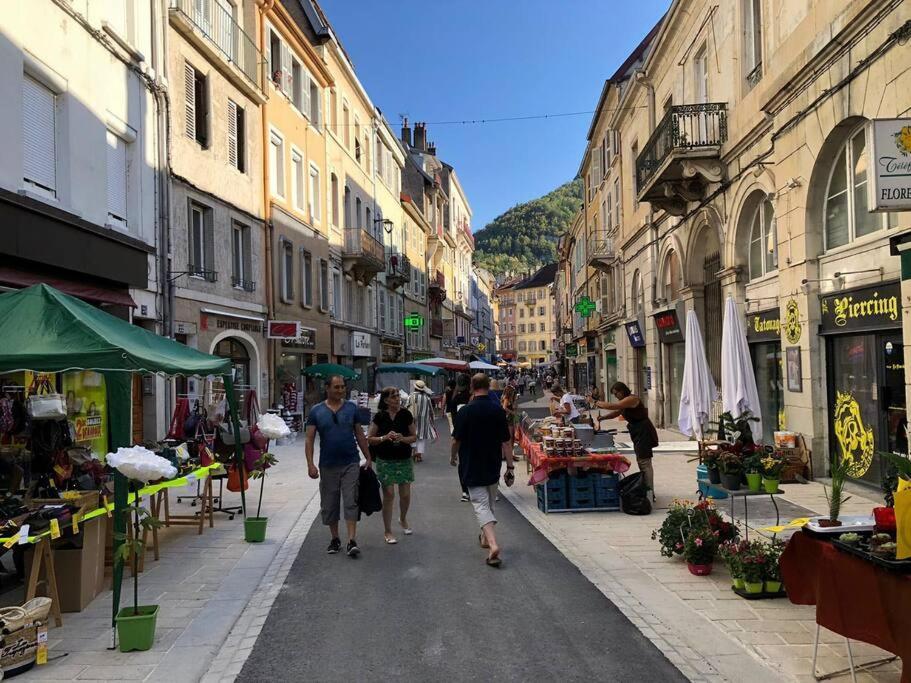 Charmant Logement & Terrasse Au Centre Historique 圣克洛德 外观 照片