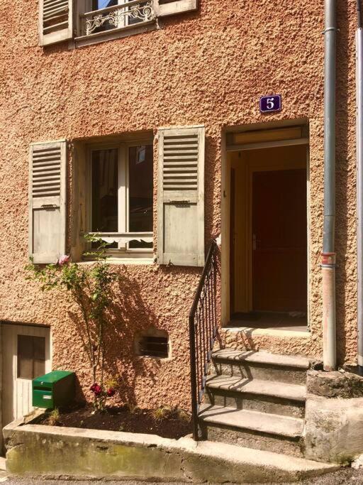 Charmant Logement & Terrasse Au Centre Historique 圣克洛德 外观 照片